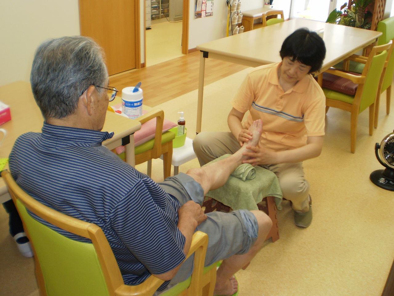 フットマッサージ